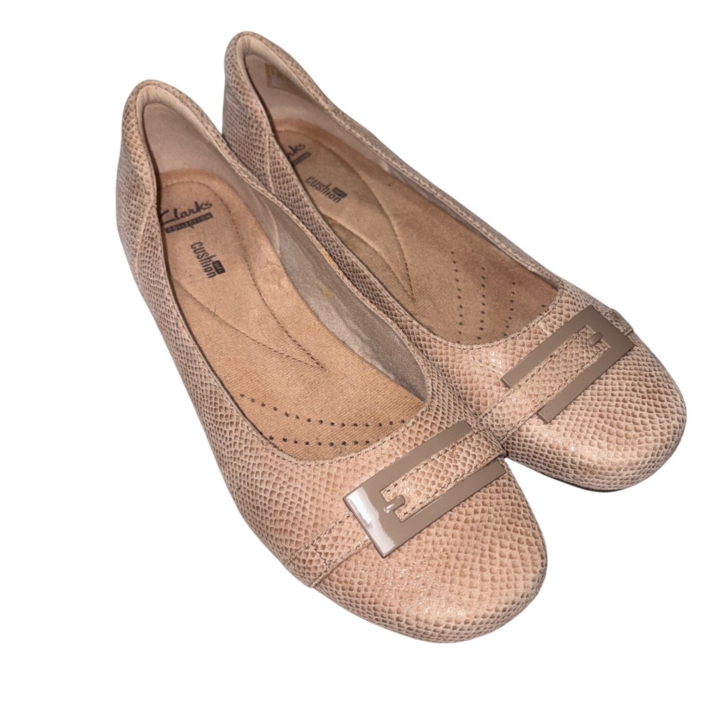 Clarks Collection Cushion Soft Beige Snakeskin Buckle Ballet Flats Womens 9.5 W